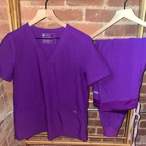 Figs Catarina Scrub Top & Figs Jogger Scrub Bottoms. Both Size: M